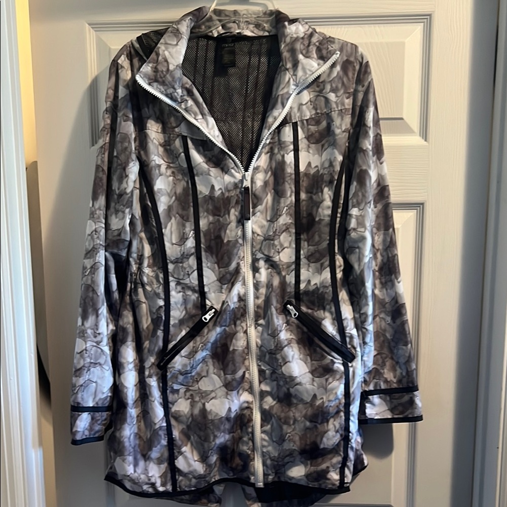 MPG Women's Black and Gray Jacket. Light weight.